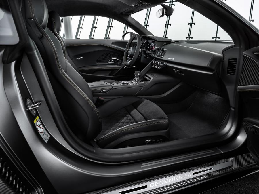 Интерьер Audi R8 V10 Decennium 2019 года  (WW) (фото 10 из 15)